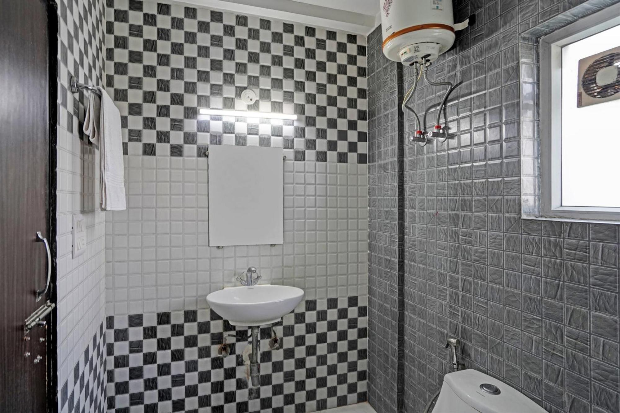Hotel O Babil Palace Near Omaxe Celebration Mall Gurgaon Dış mekan fotoğraf